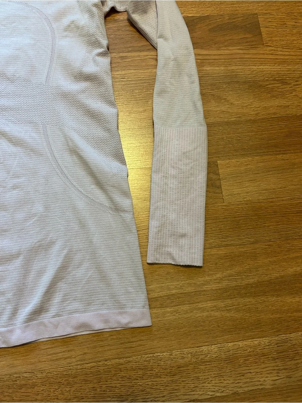 lululemon light pink swiftly tech women’s Long-Sleeve athletic shirt size 8